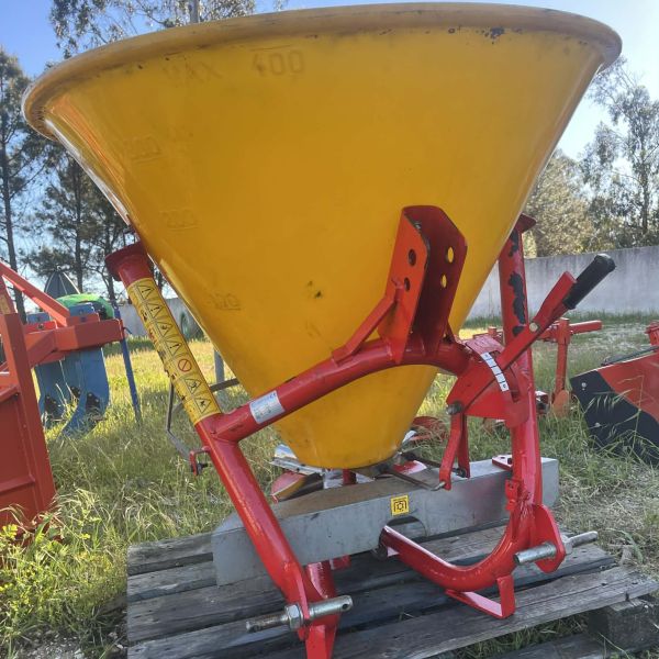 DISTRIBUIDOR DE ADUBO CÓNICO